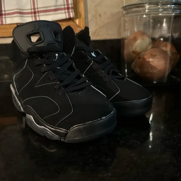 Jordan Men's Black & Gray Chrome 6’s Sneakers